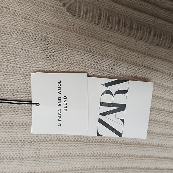 Sweater - Picture 4 of 4